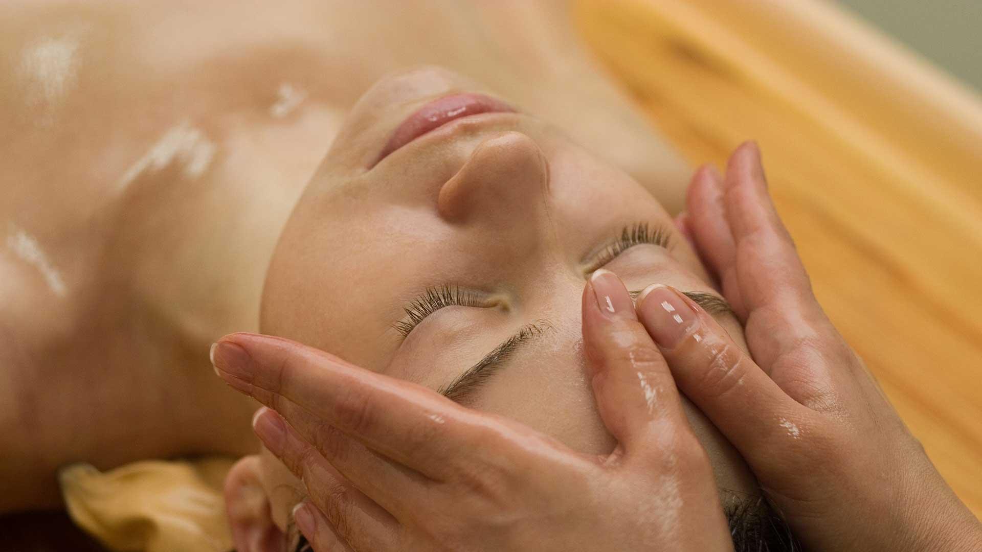 How Dar Al Majaz Ayurvedic Clinic Can Help You with Your PCOD and Hormonal Imbalance